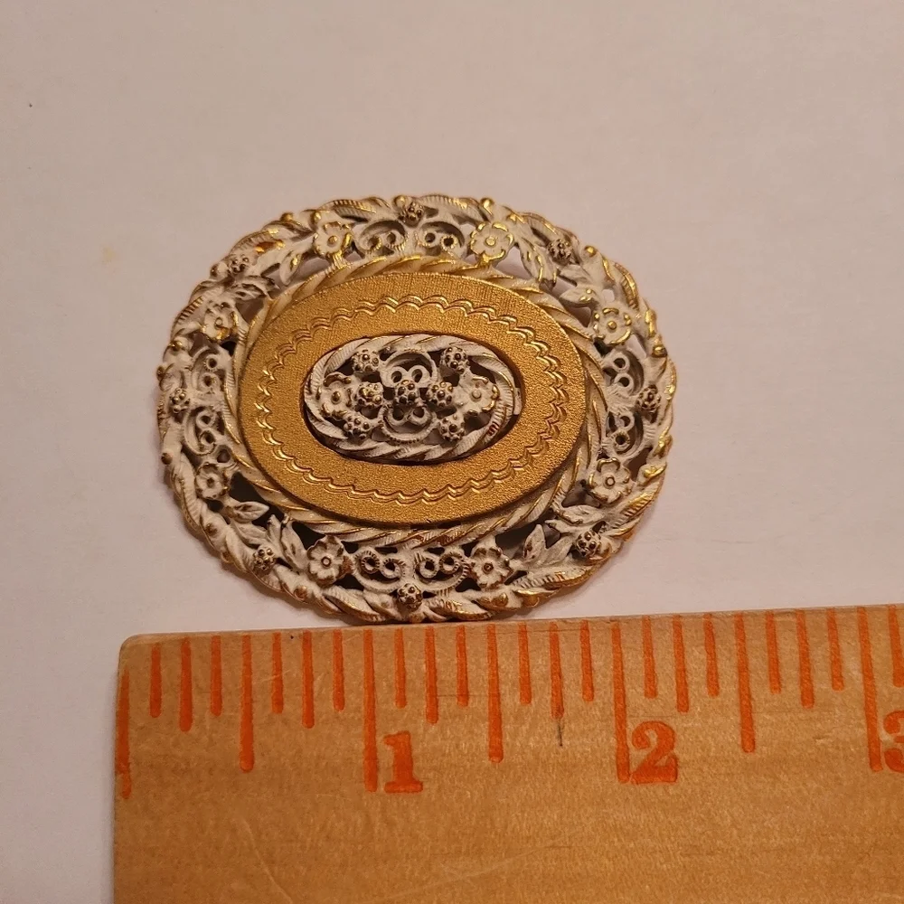 Vintage Gold Tone White Enamel Floral‎ Filigree Oval Brooch Pin Victorian Style
